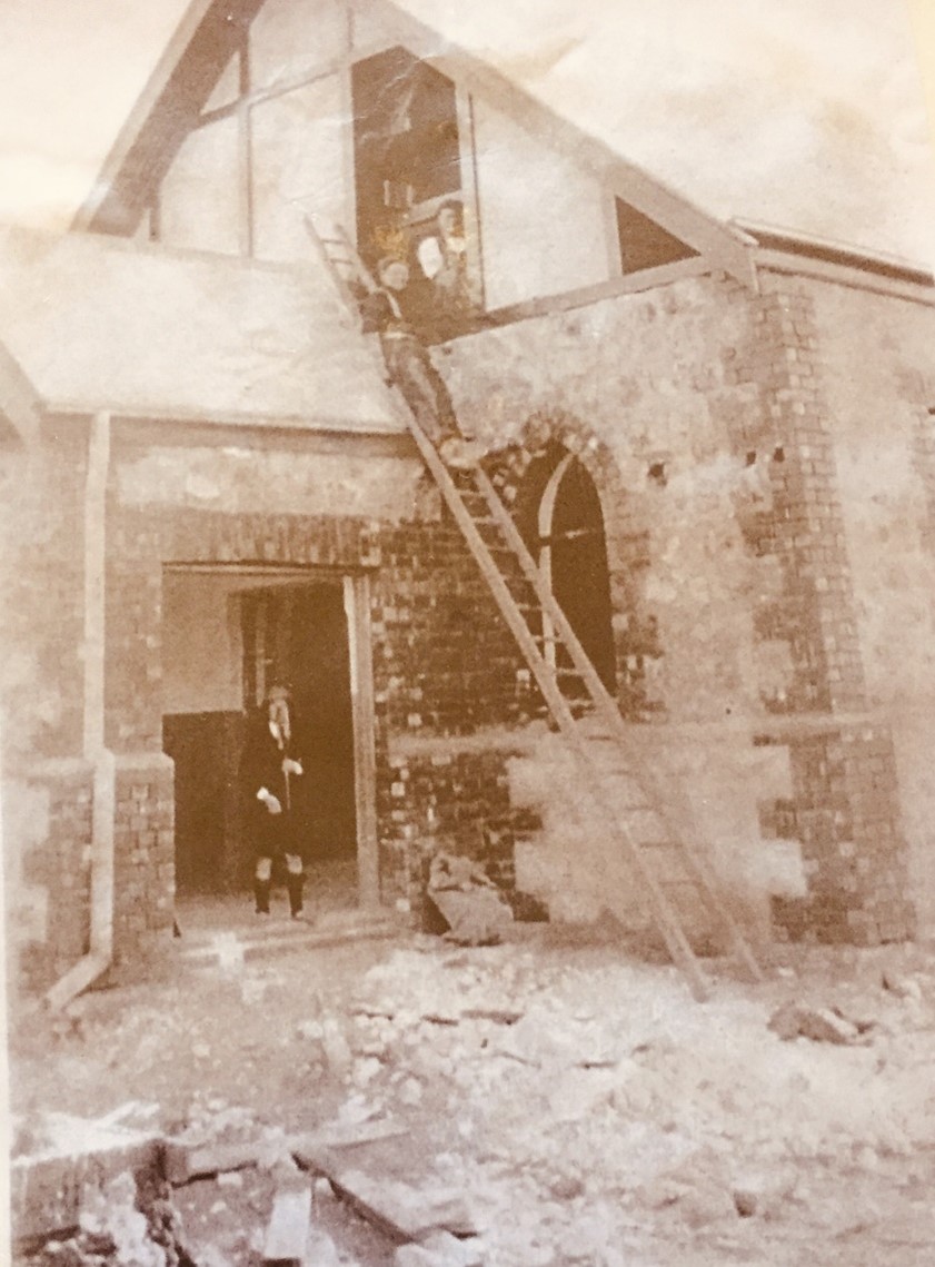 construction in 1925, R.M.Williams (young teenager in doorway) was a labourer on this job